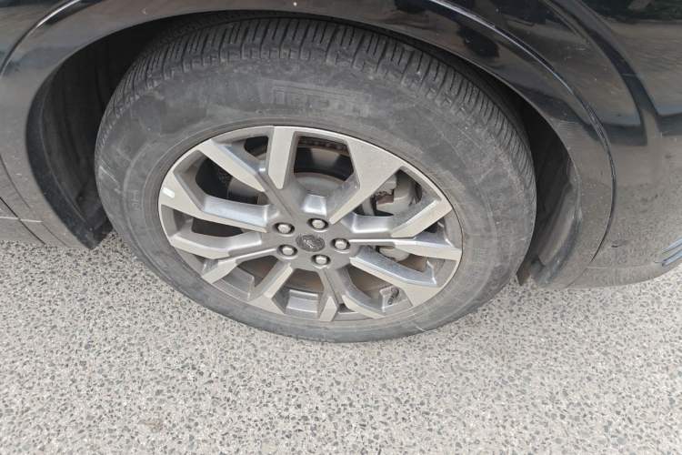 Used Ford Edge 2023 Edge L 2.0T EcoBoost E-Hybrid Four-Wheel Drive Seven-Seat Supreme Model Right Front Wheel Hub