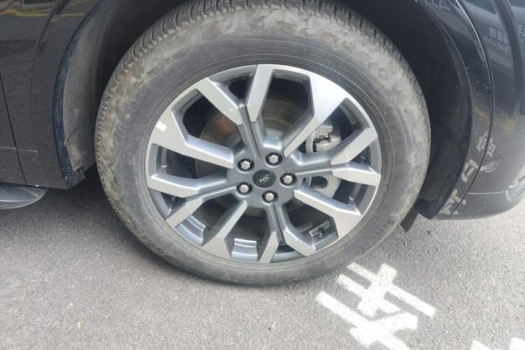 Used Ford Edge 2023 Edge L 2.0T EcoBoost E-Hybrid Four-Wheel Drive Seven-Seat Supreme Model Right Front Wheel Hub