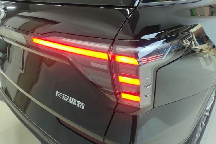 Used Ford Edge 2023 Ford Explorer L 2.0T EcoBoost Two-Wheel Drive 7-Seater Luxury Model Right Rear Taillight