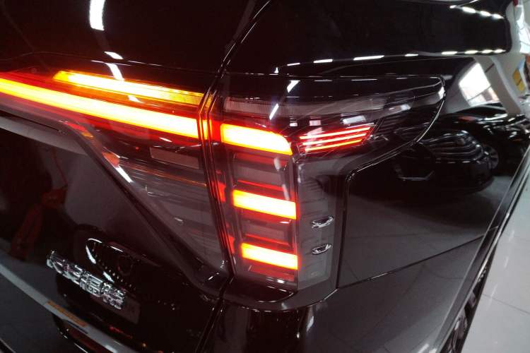 Used Ford Edge 2023 Ford Explorer L 2.0T EcoBoost E-Hybrid Four-Wheel Drive 7-Seater ST-Line Right Rear Taillight