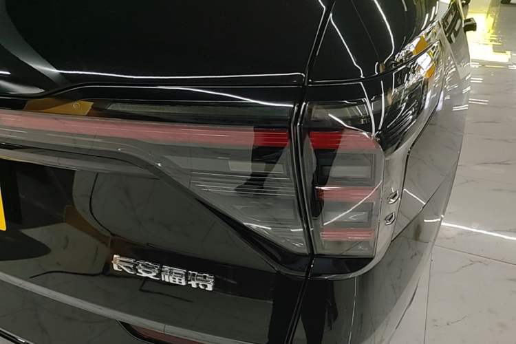 Used Ford Edge 2023 Ford Explorer L 2.0T EcoBoost Four-Wheel Drive 7-Seater Supreme Model Right Rear Taillight