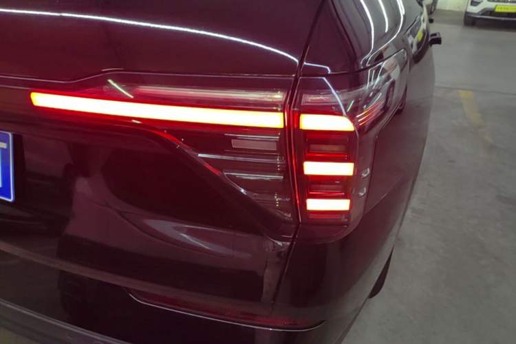Used Ford Edge 2023 Ford Explorer L 2.0T EcoBoost Two-Wheel Drive 7-Seater Luxury Model Right Rear Taillight