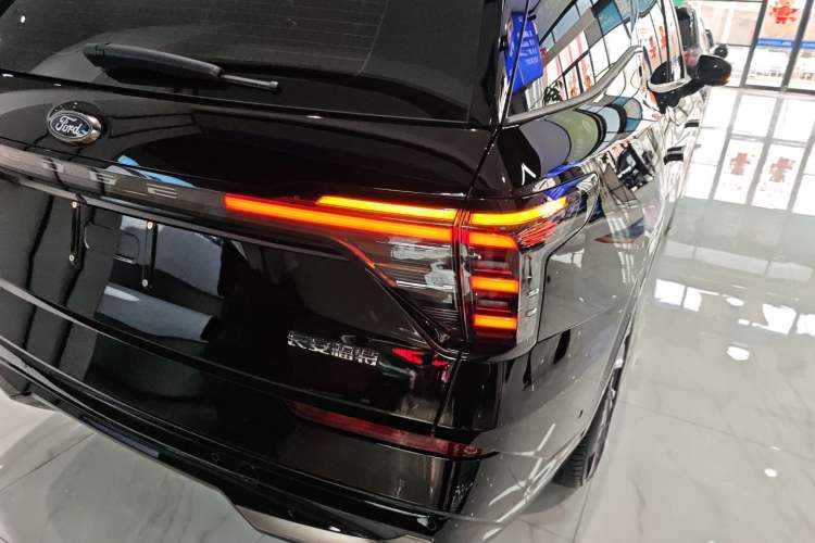 Used Ford Edge 2023 Edge L 2.0T EcoBoost E-Hybrid Four-Wheel Drive Seven-Seat Supreme Model Right Rear Taillight