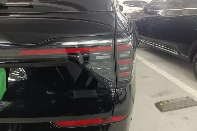 Used Ford Edge 2023 Ford Explorer L 2.0T EcoBoost Two-Wheel Drive 7-Seater Luxury Model Right Rear Taillight