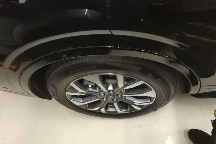 Used Ford Edge 2023 Edge L 2.0T EcoBoost E-Hybrid Four-Wheel Drive Seven-Seat Supreme Model Right Rear Wheel Hub