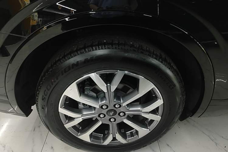 Used Ford Edge 2023 Ford Explorer L 2.0T EcoBoost Four-Wheel Drive 7-Seater Supreme Model Right Rear Wheel Hub