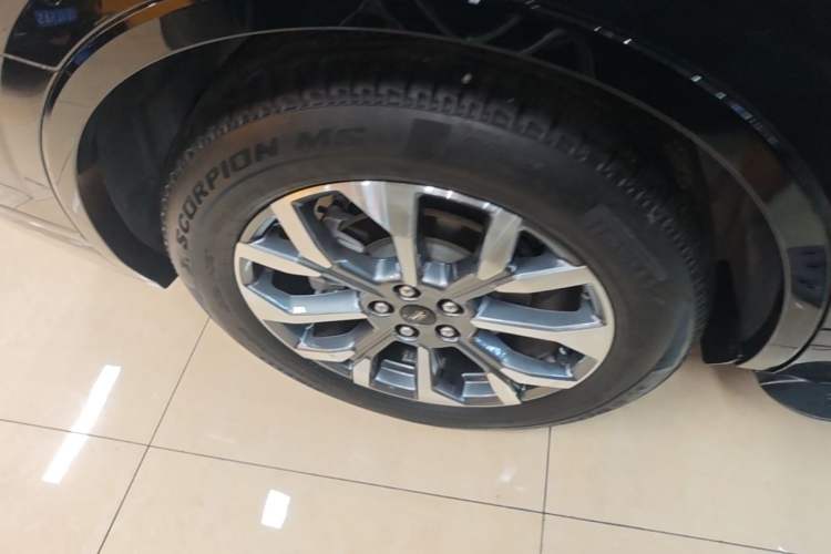 Used Ford Edge 2023 Edge L 2.0T EcoBoost E-Hybrid Four-Wheel Drive Seven-Seat Supreme Model Right Rear Wheel Hub
