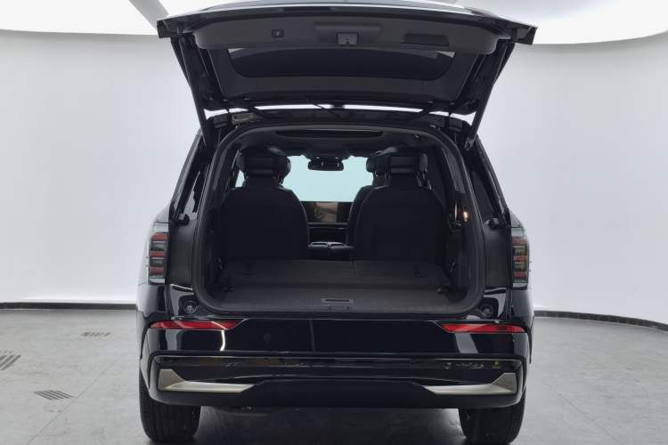 Used Ford Edge 2023 Ford Explorer L 2.0T EcoBoost Four-Wheel Drive 7-Seater Supreme Model Trunk