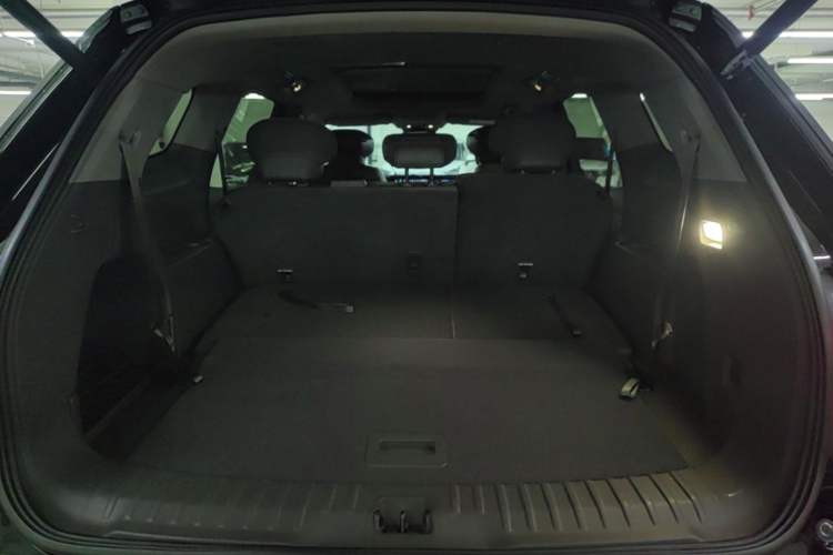 Used Ford Edge 2023 Ford Explorer L 2.0T EcoBoost Two-Wheel Drive 7-Seater Luxury Model Trunk