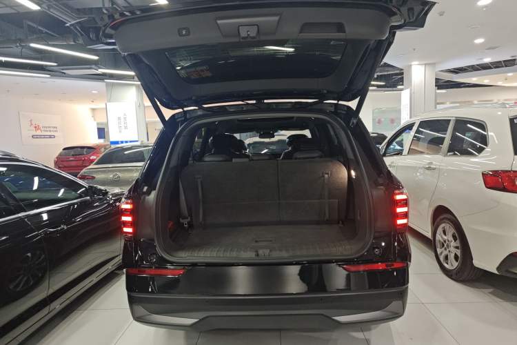 Used Ford Edge 2023 Ford Explorer L 2.0T EcoBoost Two-Wheel Drive 7-Seater Luxury Model Trunk