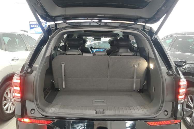 Used Ford Edge 2023 Ford Explorer L 2.0T EcoBoost Two-Wheel Drive 7-Seater Luxury Model Trunk