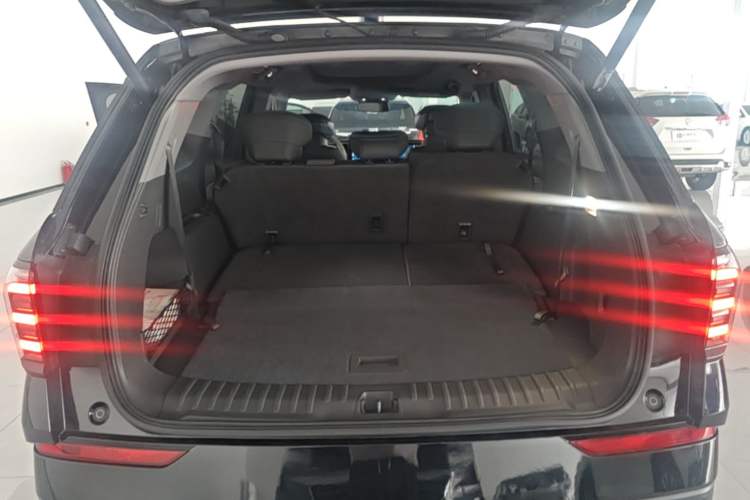 Used Ford Edge 2023 Ford Explorer L 2.0T EcoBoost Two-Wheel Drive 7-Seater Luxury Model Trunk