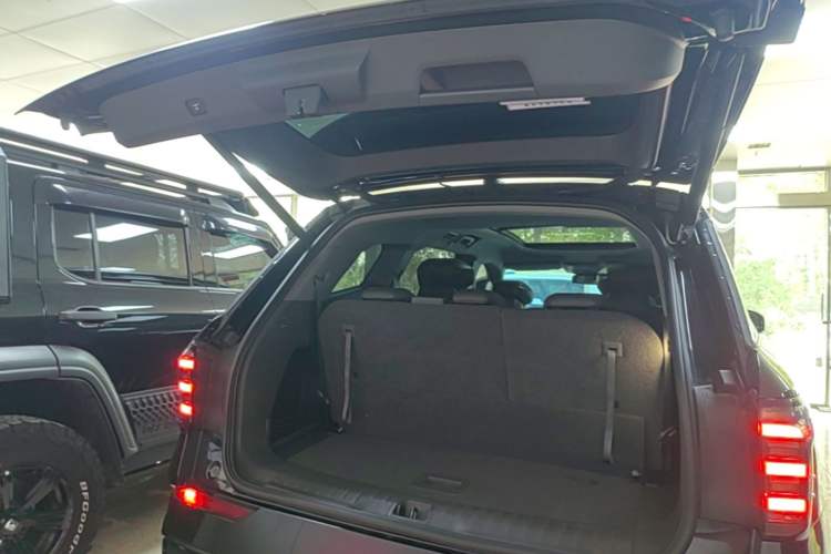 Used Ford Edge 2023 Ford Explorer L 2.0T EcoBoost Four-Wheel Drive 7-Seater Supreme Model Trunk