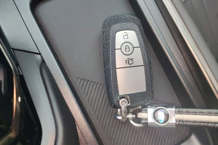 Used Ford Edge 2023 Ford Explorer L 2.0T EcoBoost E-Hybrid Two-Wheel Drive 7-Seater Fashion Edition Vehicle Key