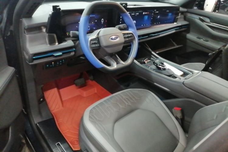 Used Ford Edge 2023 Ford Explorer L 2.0T EcoBoost Two-Wheel Drive 7-Seater Luxury Model Center Console