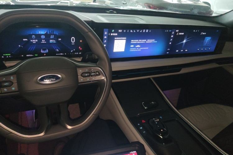 Used Ford Edge 2023 Ford Explorer L 2.0T EcoBoost E-Hybrid Two-Wheel Drive 7-Seater Luxury Model Center Console