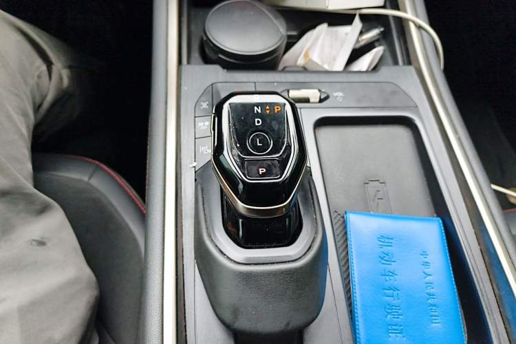 Used Ford Edge 2023 Ford Explorer L 2.0T EcoBoost E-Hybrid Four-Wheel Drive 7-Seater ST-Line Gear Lever