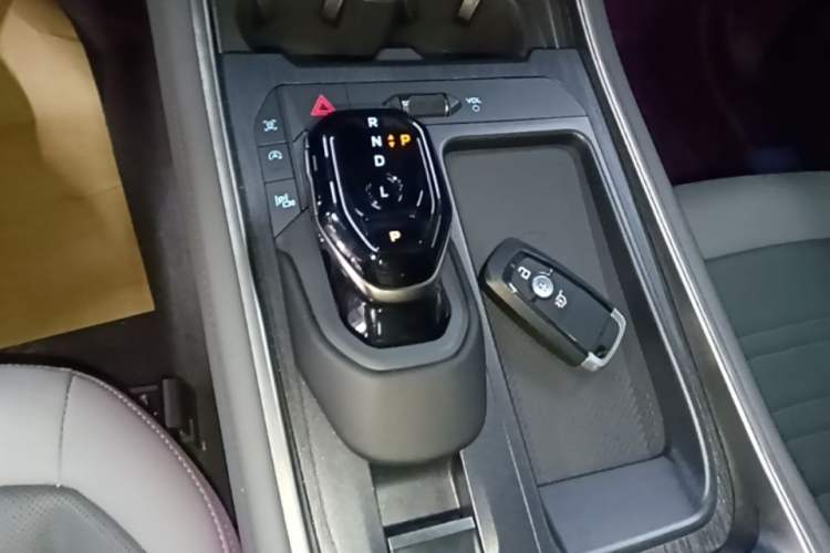 Used Ford Edge 2023 Ford Explorer L 2.0T EcoBoost Four-Wheel Drive 7-Seater Supreme Model Gear Lever