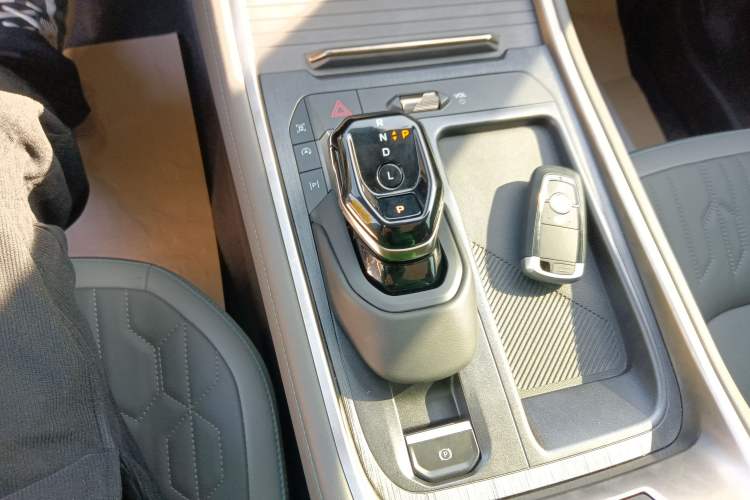 Used Ford Edge 2023 Ford Explorer L 2.0T EcoBoost Two-Wheel Drive 7-Seater Luxury Model Gear Lever