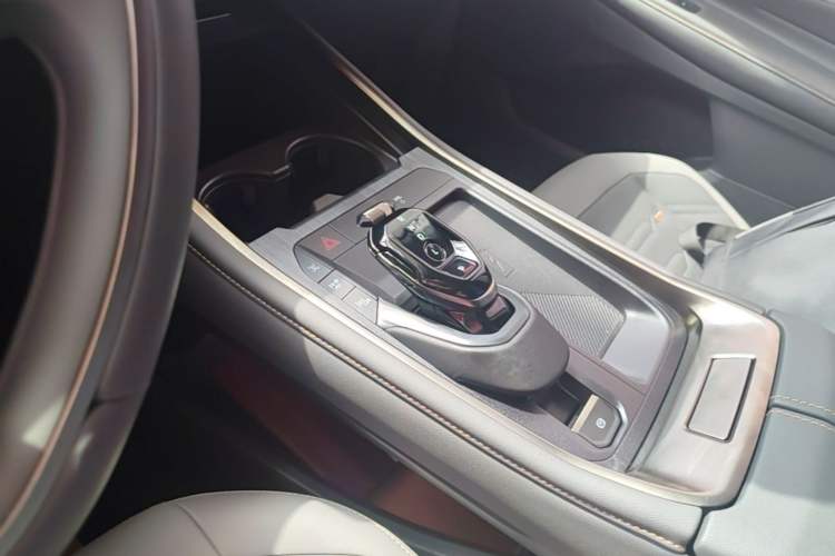 Used Ford Edge 2023 Edge L 2.0T EcoBoost E-Hybrid Four-Wheel Drive Seven-Seat Supreme Model Gear Lever