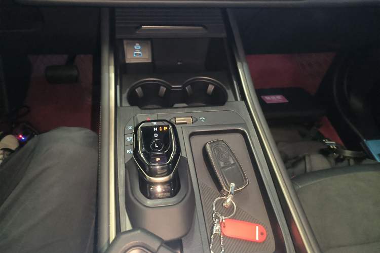 Used Ford Edge 2023 Ford Explorer L 2.0T EcoBoost E-Hybrid Four-Wheel Drive 7-Seater ST-Line Gear Lever