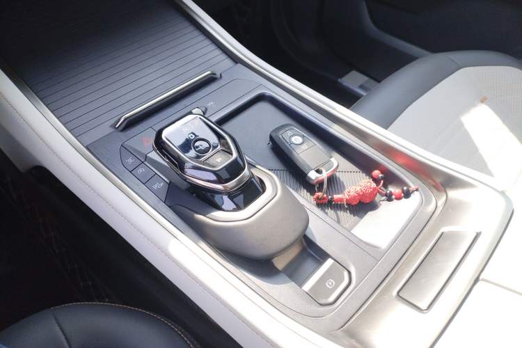 Used Ford Edge 2023 Ford Explorer L 2.0T EcoBoost Four-Wheel Drive 7-Seater Supreme Model Gear Lever