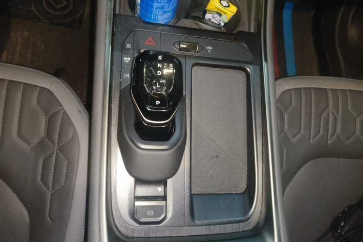 Used Ford Edge 2023 Ford Explorer L 2.0T EcoBoost E-Hybrid Two-Wheel Drive 7-Seater Luxury Model Gear Lever