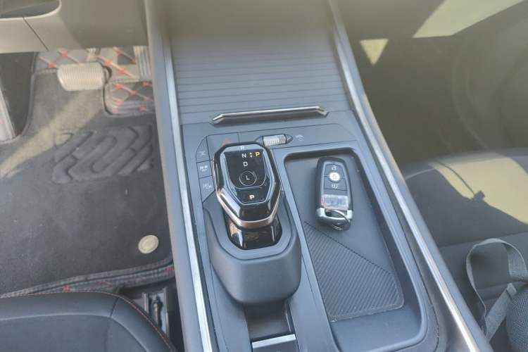 Used Ford Edge 2023 Ford Explorer L 2.0T EcoBoost E-Hybrid Four-Wheel Drive 7-Seater ST-Line Gear Lever