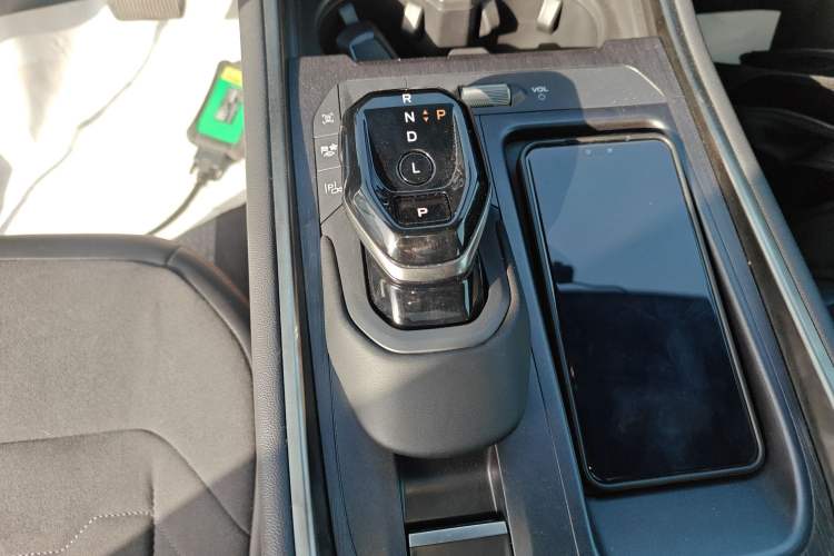 Used Ford Edge 2023 Ford Explorer L 2.0T EcoBoost E-Hybrid Four-Wheel Drive 7-Seater ST-Line Gear Lever