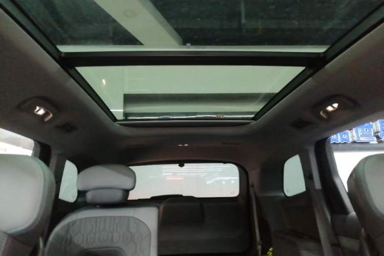 Used Ford Edge 2023 Ford Explorer L 2.0T EcoBoost Two-Wheel Drive 7-Seater Luxury Model Headliner