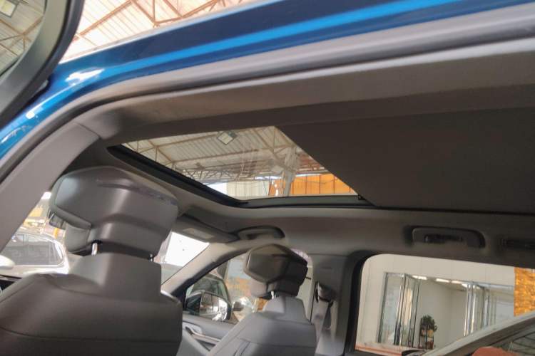Used Ford Edge 2023 Ford Explorer L 2.0T EcoBoost Two-Wheel Drive 7-Seater Luxury Model Headliner