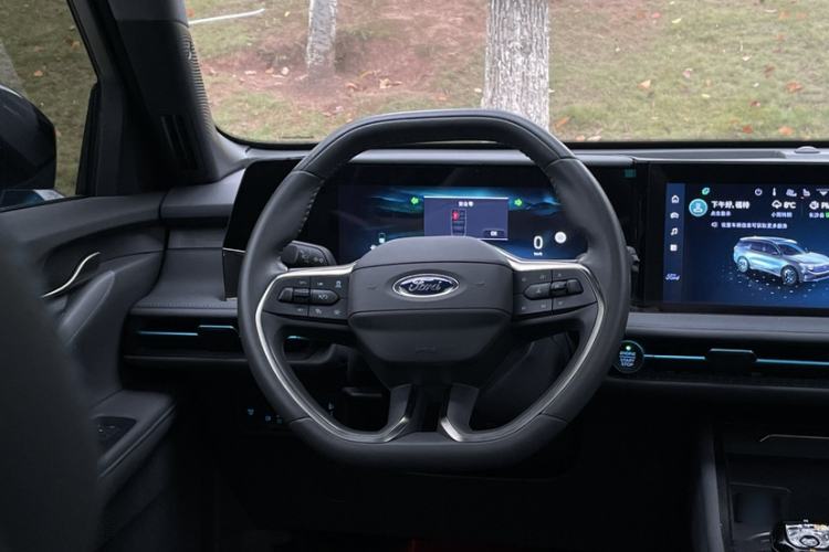 Used Ford Edge 2023 Ford Explorer L 2.0T EcoBoost Two-Wheel Drive 7-Seater Luxury Model Interior 2