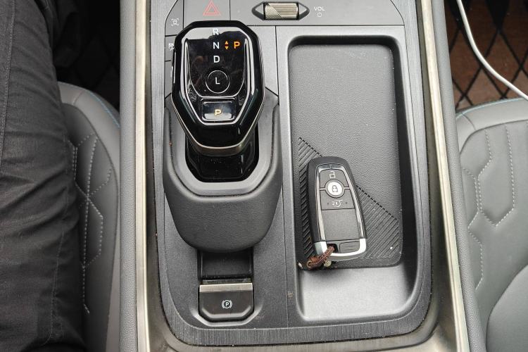 Used Ford Edge 2023 Ford Explorer L 2.0T EcoBoost E-Hybrid Two-Wheel Drive 7-Seater Luxury Model Interior 3