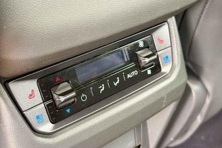 Used Ford Edge 2023 Edge L 2.0T EcoBoost E-Hybrid Four-Wheel Drive Seven-Seat Supreme Model Interior 3