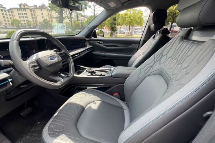 Used Ford Edge 2023 Ford Explorer L 2.0T EcoBoost Two-Wheel Drive 7-Seater Luxury Model Interior 3