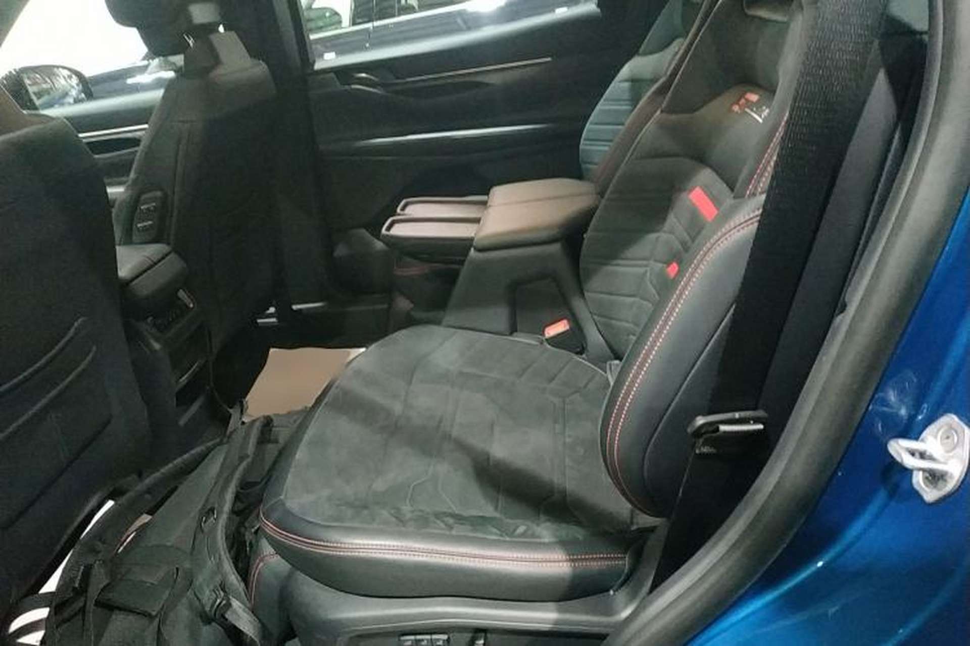 Used Ford Edge 2023 Ford Explorer L 2.0T EcoBoost E-Hybrid Four-Wheel Drive 7-Seater ST-Line Interior 4