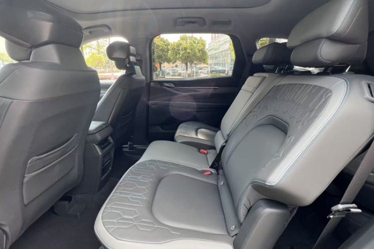 Used Ford Edge 2023 Ford Explorer L 2.0T EcoBoost Two-Wheel Drive 7-Seater Luxury Model Interior 4