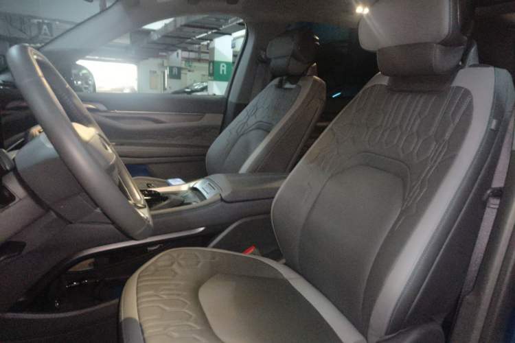 Used Ford Edge 2023 Ford Explorer L 2.0T EcoBoost E-Hybrid Two-Wheel Drive 7-Seater Luxury Model Left Front Seat
