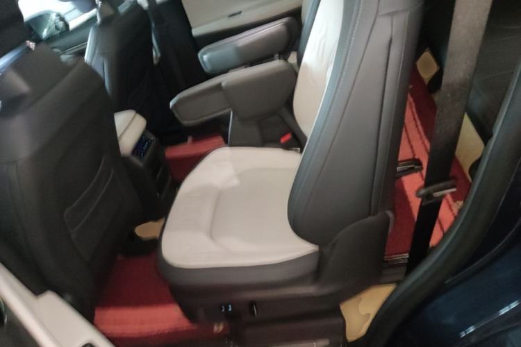 Used Ford Edge 2023 Ford Explorer L 2.0T EcoBoost E-Hybrid Two-Wheel Drive 7-Seater Luxury Model Left Rear Seat