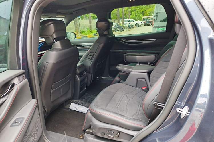 Used Ford Edge 2023 Ford Explorer L 2.0T EcoBoost E-Hybrid Four-Wheel Drive 7-Seater ST-Line Left Rear Seat