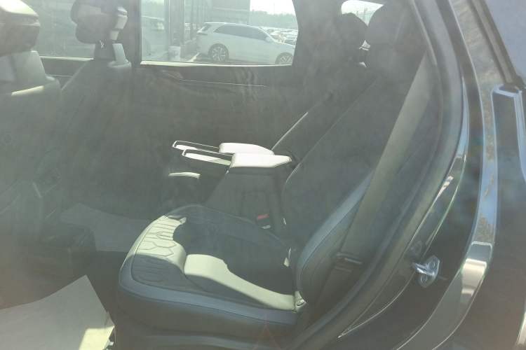 Used Ford Edge 2023 Ford Explorer L 2.0T EcoBoost Two-Wheel Drive 7-Seater Luxury Model Left Rear Seat