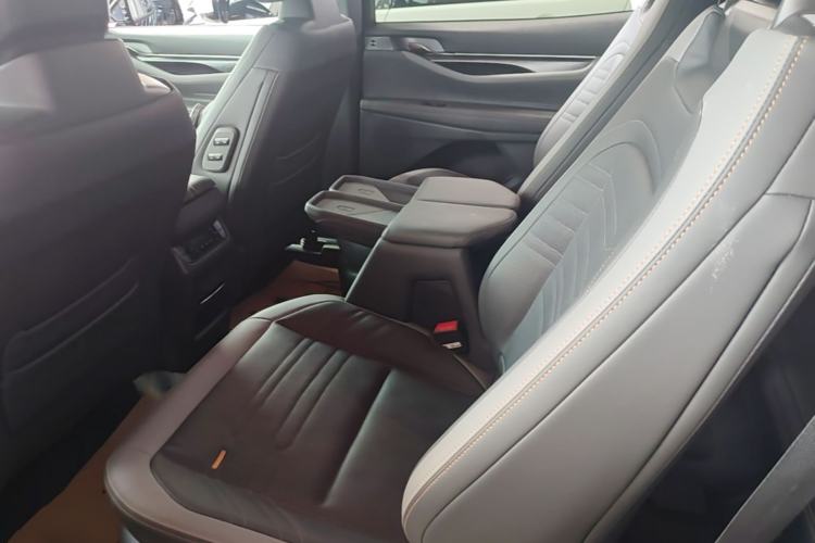 Used Ford Edge 2023 Edge L 2.0T EcoBoost E-Hybrid Four-Wheel Drive Seven-Seat Supreme Model Left Rear Seat