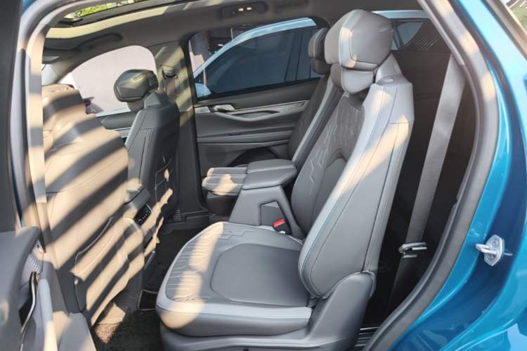 Used Ford Edge 2023 Ford Explorer L 2.0T EcoBoost E-Hybrid Two-Wheel Drive 7-Seater Luxury Model Left Rear Seat
