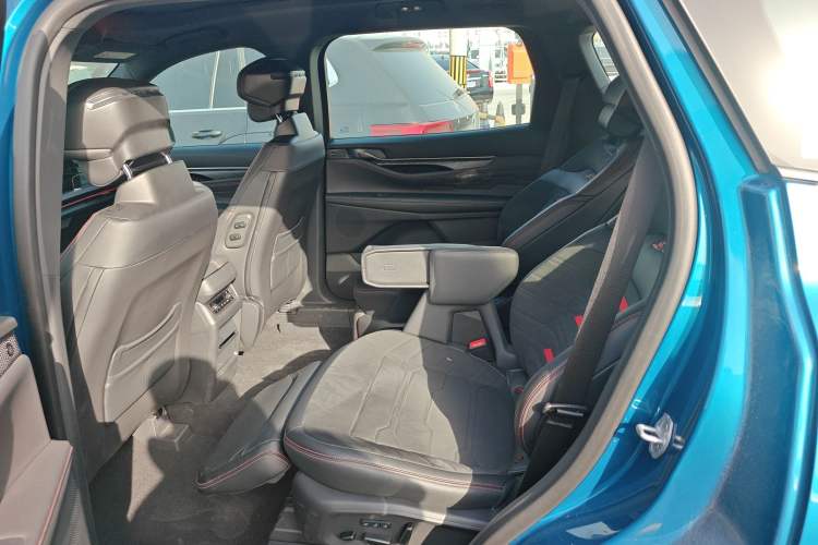 Used Ford Edge 2023 Ford Explorer L 2.0T EcoBoost E-Hybrid Four-Wheel Drive 7-Seater ST-Line Left Rear Seat