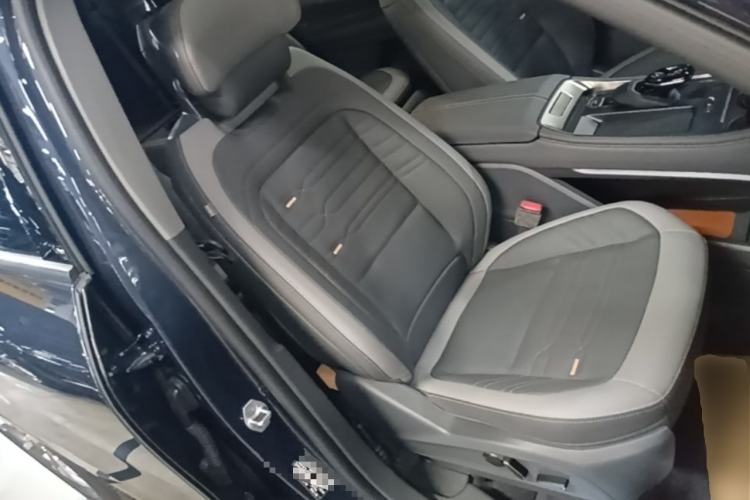 Used Ford Edge 2023 Ford Explorer L 2.0T EcoBoost Four-Wheel Drive 7-Seater Supreme Model Right Front Seat