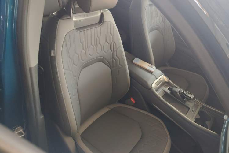 Used Ford Edge 2023 Ford Explorer L 2.0T EcoBoost Two-Wheel Drive 7-Seater Luxury Model Right Front Seat
