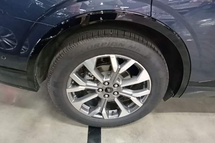 Used Ford Edge 2023 Ford Explorer L 2.0T EcoBoost Four-Wheel Drive 7-Seater Supreme Model Right Rear Wheel Hub