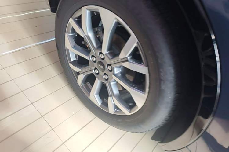 Used Ford Edge 2023 Edge L 2.0T EcoBoost E-Hybrid Four-Wheel Drive Seven-Seat Supreme Model Right Rear Wheel Hub