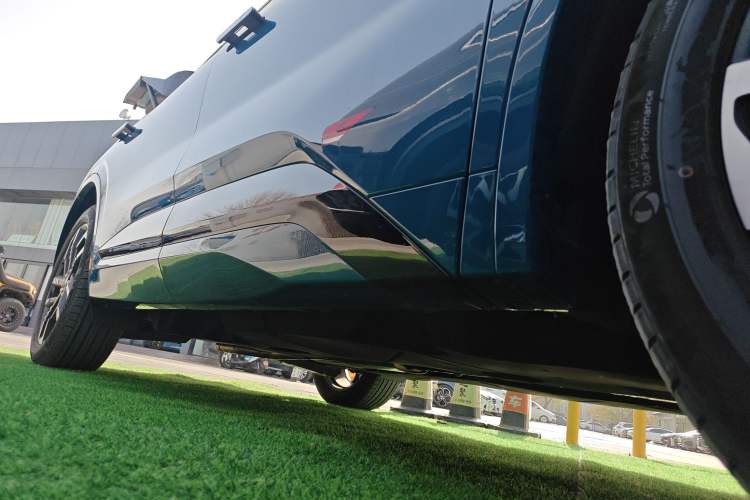 Used Ford Edge 2023 Ford Explorer L 2.0T EcoBoost E-Hybrid Four-Wheel Drive 7-Seater ST-Line Right Side Sill
