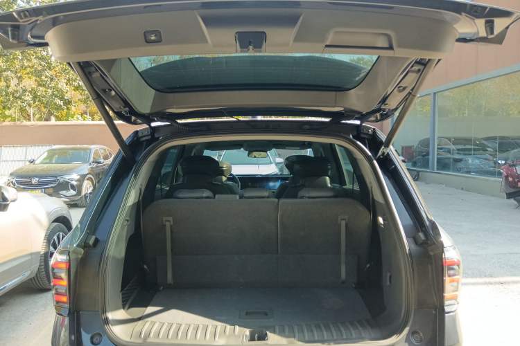 Used Ford Edge 2023 Ford Explorer L 2.0T EcoBoost Two-Wheel Drive 7-Seater Luxury Model Trunk